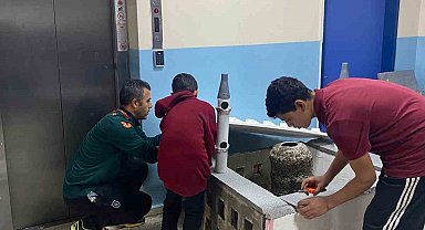 Öğrencilerden okulda "sadaka taşı" uygulaması