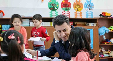 Öğrencilerle bir araya gelerek, yeni yılları kutladı