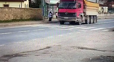 Okul çıkışı yayalara yol vermeyen araç sürücülerine ceza yağdı