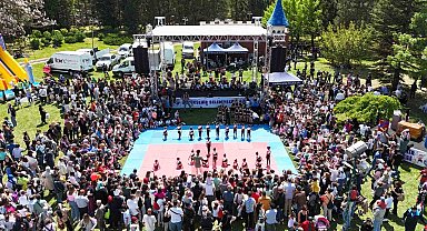 On binlerce çocuk Büyükşehir Belediyesi'nin etkinliklerinde buluştu