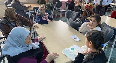 Ortaokul öğrencilerinden huzurevine ziyaret
