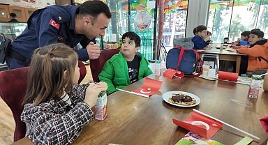 Osmaniye'de minik öğrenciler jandarmanın misafiri oldu