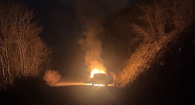 Osmaniye'de seyir halindeki otomobil alev alev yandı