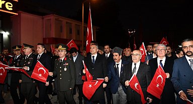 Osmaniye'nin kurtuluşunun 103. yılı fener alayıyla kutlandı