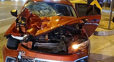 Otomobil yayalara çarptı: 2 ölü