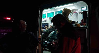 Otoyolda kontrolden çıkan panelvan ağaca çarparak durabildi: 2 yaralı