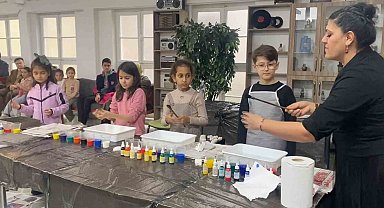 Özel öğrenciler sanatla akranlarıyla bağ kuruyor