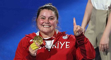 Öznur Cüre Girdi, yılın paralimpik kadın sporcusu seçildi