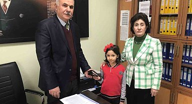 Para dolu cüzdan bulan ilkokul öğrencisinden takdir toplayan davranış
