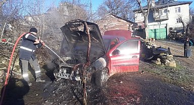 Park halindeki otomobilde çıkan yangın söndürüldü