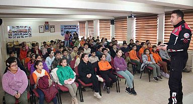 Polis ekipleri bu sefer ilkokul öğrencileriyle buluştu