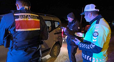 Polis ve jandarma denetimlerini günün ilk ışıklarına kadar sürdürdü
