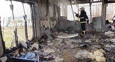 Prefabrik ev alevlere teslim oldu