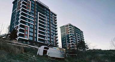 PTT kargo aracı şarampole uçtu: 1 yaralı