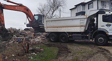 Pursaklar Belediyesi metruk yapıları yıkıyor