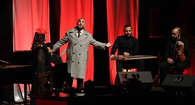 "Hikmet'in Oğlu" ayakta alkışlandı