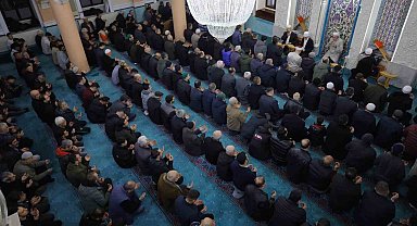 Ragaib Kandilinde camiler dolup taştı