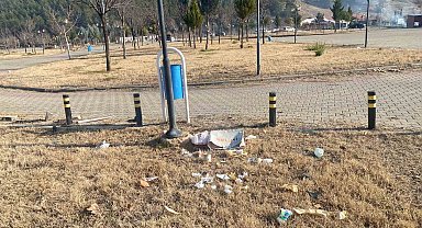 Rast gele atılan çöpler tepkilere neden oluyor