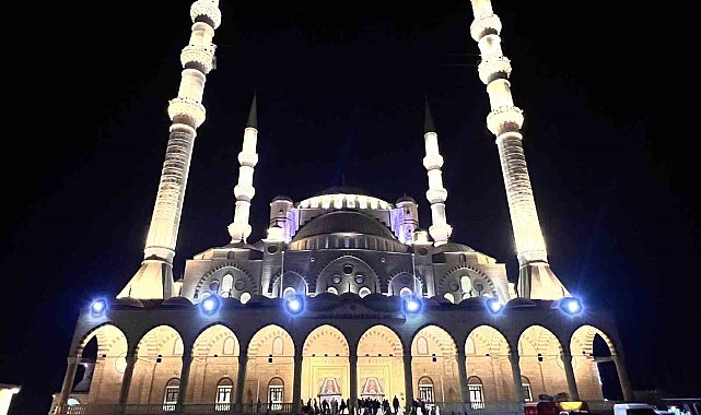 Regaip Kandili'nde Abdülhamid Han Camii doldu taştı