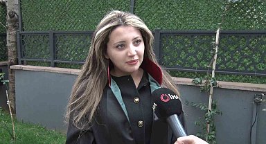 Ruhsatını alan avukat Baro Başkanı İbrahim Kaboğlu'nun elini sıkmadı