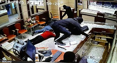 Safranbolu'da silahlı kuyumcu soygunu: Yaklaşık 20 kilo altın çalarak kayıplara karıştılar