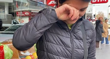 Sahiplendiği yavru köpeğin fazla yaşamayacağını duyunca gözyaşlarına boğuldu