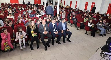 Saimbeyli Belediye Başkanı Mahmut Dal'dan çocuklara karne hediyesi