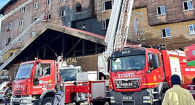 Sakarya itfaiyesi Kartalkaya'da yangına desteğe katıldı