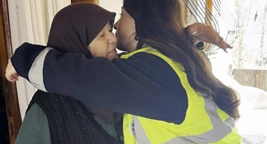Sakarya'da YADEM ekipleri Zekiye Teyze'yi sevindirdi