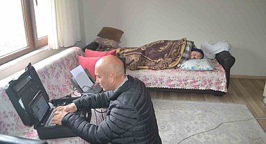 Şalpazarı'nda yaşlı ve yatalak 23 kişin kimlik değişimi evlerinde yapıldı