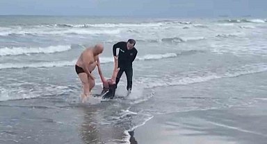 Samsun'da denize atlayan kadını polis kurtardı