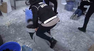 Sanayi "marangoz atölyesi" görüntüsünde uyuşturucu imalathanesi