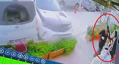 Saniyelerle kurtuluş: Kontrolden çıkan otomobil iş yerine daldı