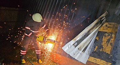 Sapanca'da bungalov alevlere teslim oldu