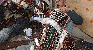 Saraç ustası eyer dikerek ata mesleğini yaşatıyor