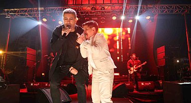 Şarkıcıları aratmayan performansıyla herkesi hayran bırakan Ahmet'in Haluk Levent'le aynı sahneyi paylaşma hayali gerçek oldu