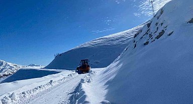 Sason'da kardan kapanan köy yolları ulaşıma açıldı