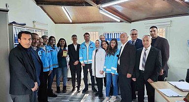Şehit ailelerine özel sağlık hizmeti veren proje gönüllülerine teşekkür plaketi verildi