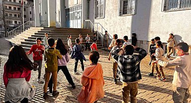 Şemdinli'de 450 öğrenci değişik branşlarda kurs görüyor