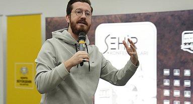Sertaç Güngör Konya'da gençlerle buluştu