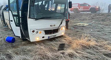 Servis aracı şarampole yuvarlandı: 1 ölü, 16 yaralı
