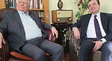 Ses sanatçısı Çabrati'den Kosova Başbakanı Kurti'ye "Haydar Haydar" şarkısı