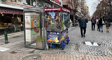 Seyyar esnaf soğuk havadan dolayı kepenk kapattı