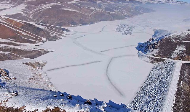 Sibirya soğukları Sarımehmet Barajı'nı dondurdu