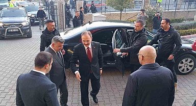 Siirt Belediyesine kayyum olarak görevlendirilen Vali Kızılkaya, belediyeye geçti