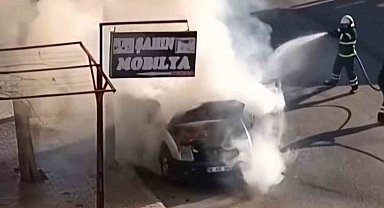 Siirt'te seyir halindeyken alev alan araç kullanılamaz hale geldi