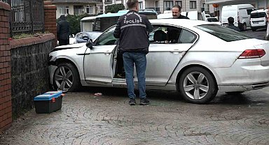 Silahla vurulduktan sonra aracıyla hastaneye giderken kaza yaptı
