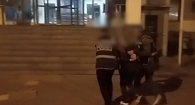 Silahlı yağma suçundan aranan firari, polise yakalandı
