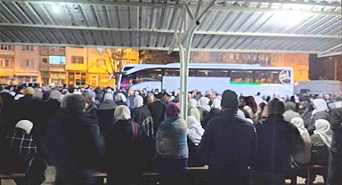 Simav'da 34 kişilik umre kafilesi kutsal topraklara dualarla uğurlandı