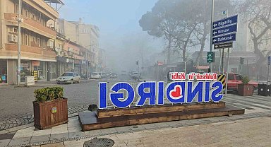 Sındırgı'da yoğun sis etkili oluyor